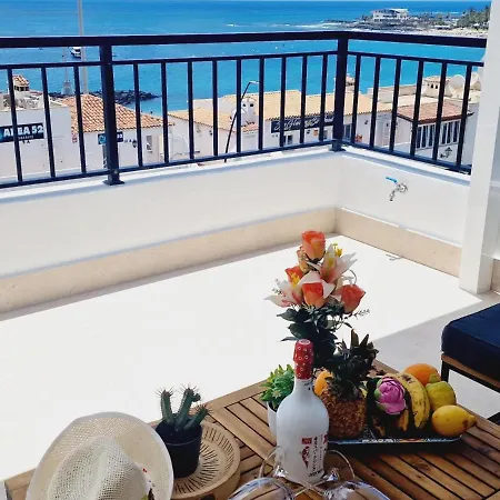 Rooftop Vistas, 2 Bedrooms First Line 펜션