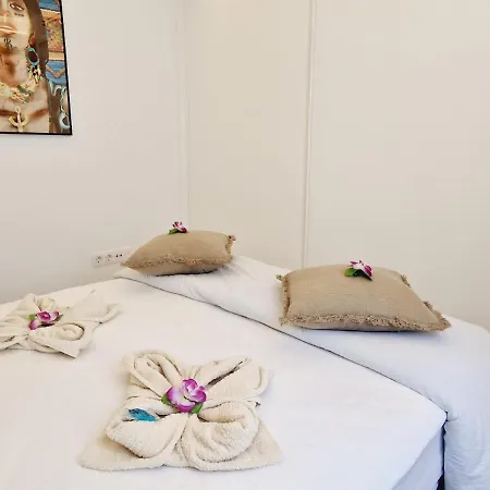 펜션 Rooftop Vistas, 2 Bedrooms First Line *