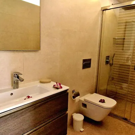 펜션 Rooftop Vistas, 2 Bedrooms First Line *