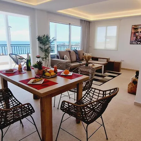 펜션 Rooftop Vistas, 2 Bedrooms First Line *