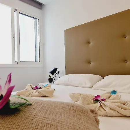 Rooftop Vistas, 2 Bedrooms First Line * Los Cristianos (Tenerife)