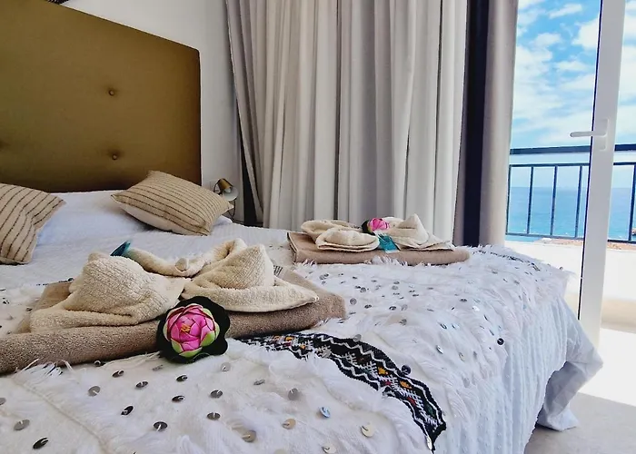 Rooftop Vistas, 2 Bedrooms First Line * Los Cristianos (Tenerife)
