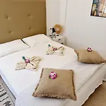 Rooftop Vistas, 2 Bedrooms First Line Holiday home