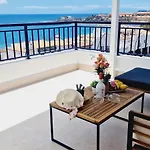 Rooftop Vistas, 2 Bedrooms First Line Holiday home