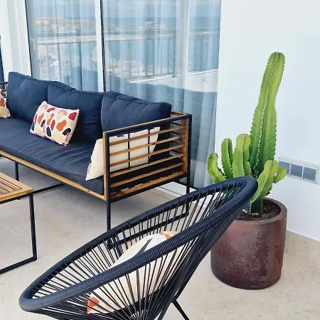 Rooftop Vistas, 2 Bedrooms First Line Semesterbostad *